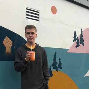 Meet your Posher, Levi